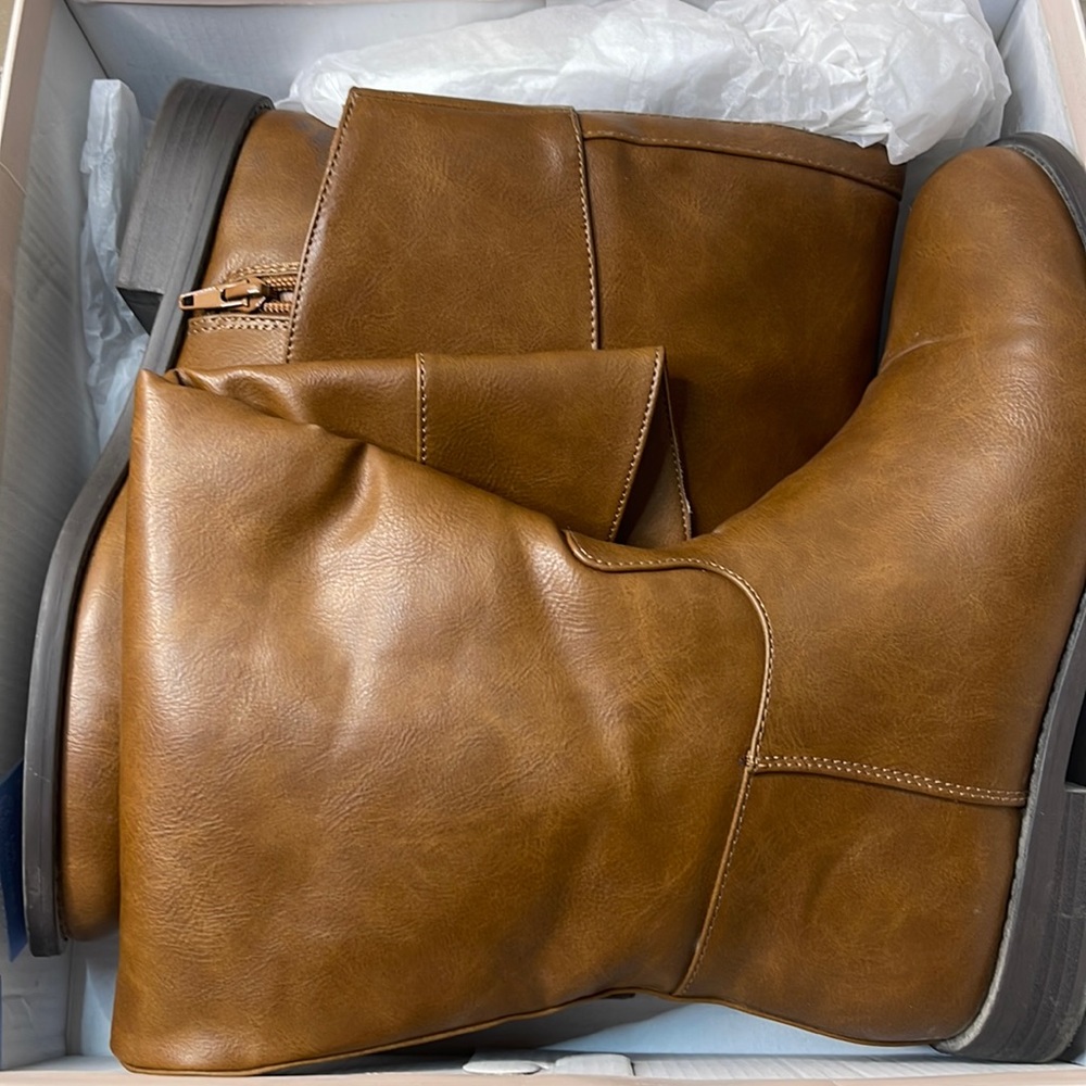Cognac flat boots